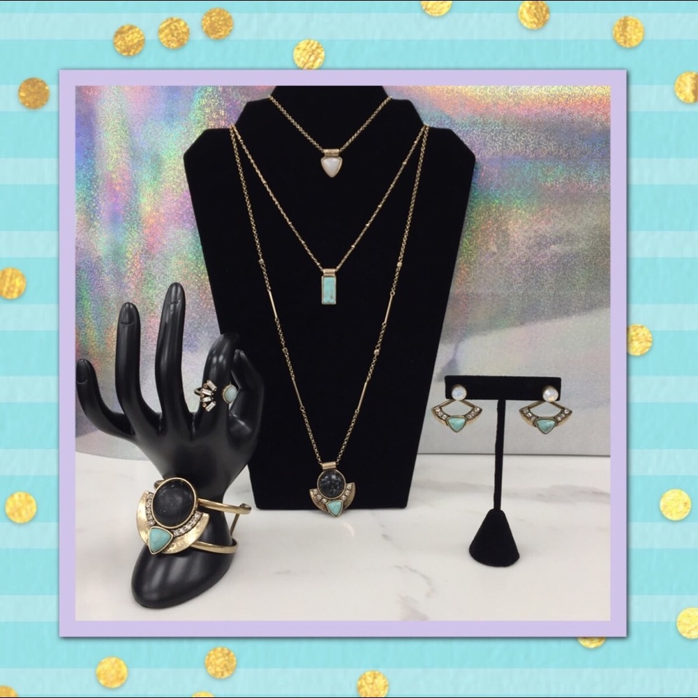 ⬇️$98 Delicate Antique Gold Layered Necklace Set